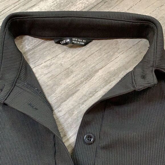 Shein black collared halter top front buttons ribbed material size x small - Picture 4 of 7